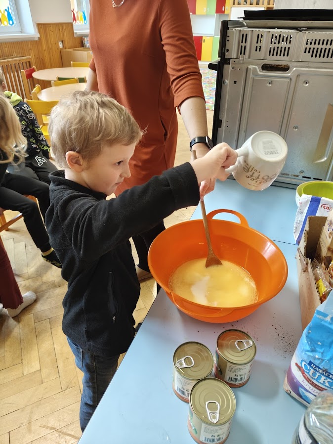 Pečení jarní bublaniny ve školní družině